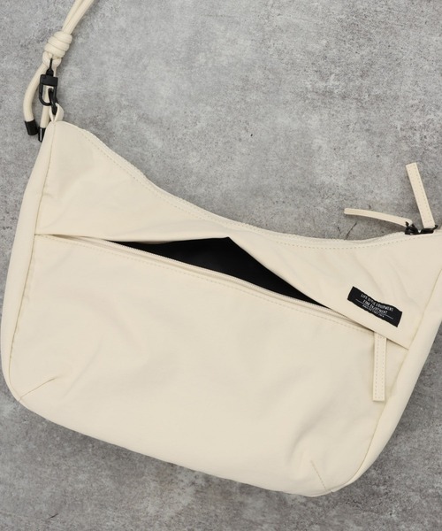 BAYFLOW(ベイフロー)の「ロープキリカエムーンショルダーバッグ(ショルダーバッグ・メンズ・レッド/ブラック/オフホワイト・FREE)」の12枚目の写真