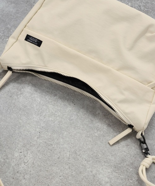 BAYFLOW(ベイフロー)の「ロープキリカエムーンショルダーバッグ(ショルダーバッグ・メンズ・レッド/ブラック/オフホワイト・FREE)」の14枚目の写真