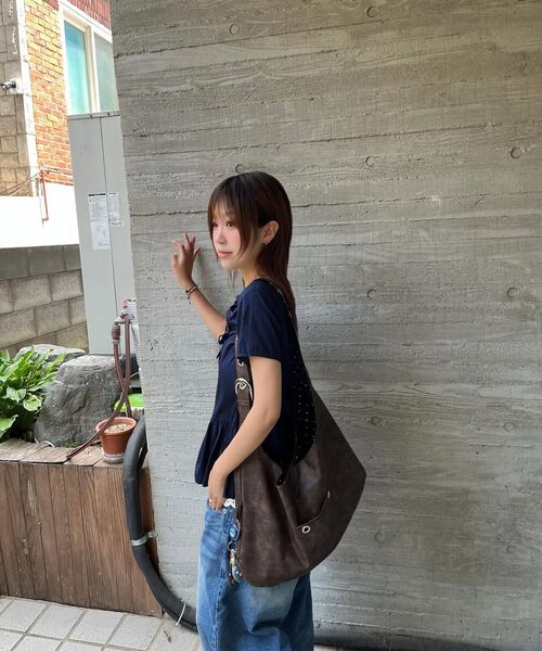 LETERIE(レテリー)の「BUCKLE REVERSIBLE SHOULDER BAG_BROWN(メッセンジャーバッグ・レディース・ブラウン・FREE)」の21枚目の写真