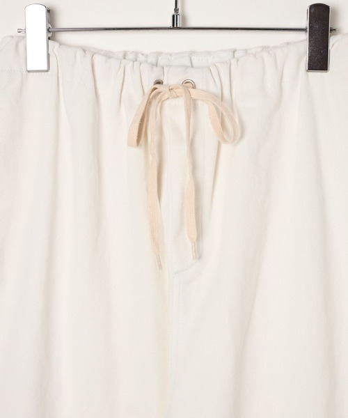 BAYFLOW（ベイフロー）の「[WEB限定]デニムイージーパンツ（デニムパンツ・レディース・オフホワイト/サックスブルー/インディゴブルー・SMALL/MEDIUM/LARGE）」の7枚目の写真