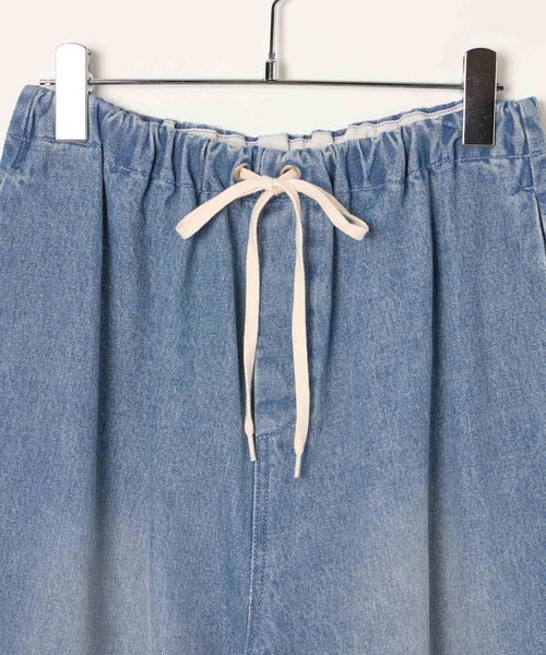 BAYFLOW（ベイフロー）の「[WEB限定]デニムイージーパンツ（デニムパンツ・レディース・オフホワイト/サックスブルー/インディゴブルー・SMALL/MEDIUM/LARGE）」の9枚目の写真