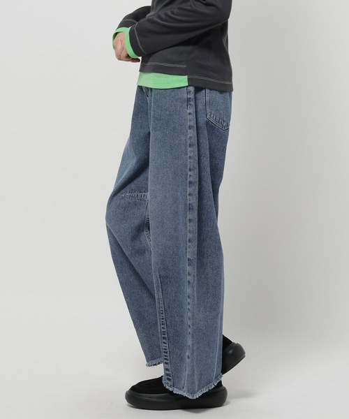 niko and...(ニコアンド)の「セルフカットカーブパンツ デニムパンツ(デニムパンツ・レディース・ライトブルー/インディゴブルー/ブラック/ホワイト/ピンク/クリアブルー/ライトブラウン・MEDIUM/LARGE)」の5枚目の写真