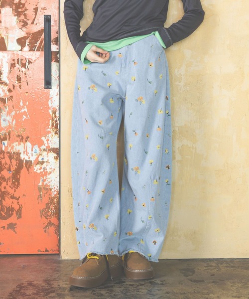 niko and...(ニコアンド)の「セルフカットカーブパンツ デニムパンツ(デニムパンツ・レディース・ライトブルー/インディゴブルー/ブラック/ホワイト/ピンク/クリアブルー/ライトブラウン・MEDIUM/LARGE)」の6枚目の写真