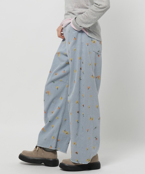 niko and...(ニコアンド)の「セルフカットカーブパンツ デニムパンツ(デニムパンツ・レディース・ライトブルー/インディゴブルー/ブラック/ホワイト/ピンク/クリアブルー/ライトブラウン・MEDIUM/LARGE)」の18枚目の写真