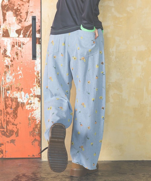 niko and...(ニコアンド)の「セルフカットカーブパンツ デニムパンツ(デニムパンツ・レディース・ライトブルー/インディゴブルー/ブラック/ホワイト/ピンク/クリアブルー/ライトブラウン・MEDIUM/LARGE)」の14枚目の写真