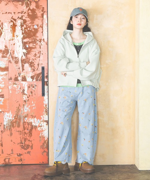 niko and...(ニコアンド)の「セルフカットカーブパンツ デニムパンツ(デニムパンツ・レディース・ライトブルー/インディゴブルー/ブラック/ホワイト/ピンク/クリアブルー/ライトブラウン・MEDIUM/LARGE)」の13枚目の写真