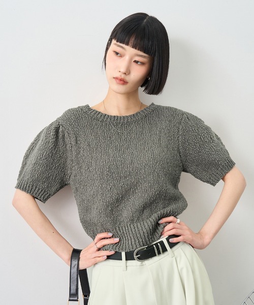NOGLE(ノグル)の「【NOGLE/ノグル】スラブヤーンパフスリーブニットトップス(ニット/セーター・レディース・レッド/ホワイト/チャコールグレー・FREE)」の2枚目の写真