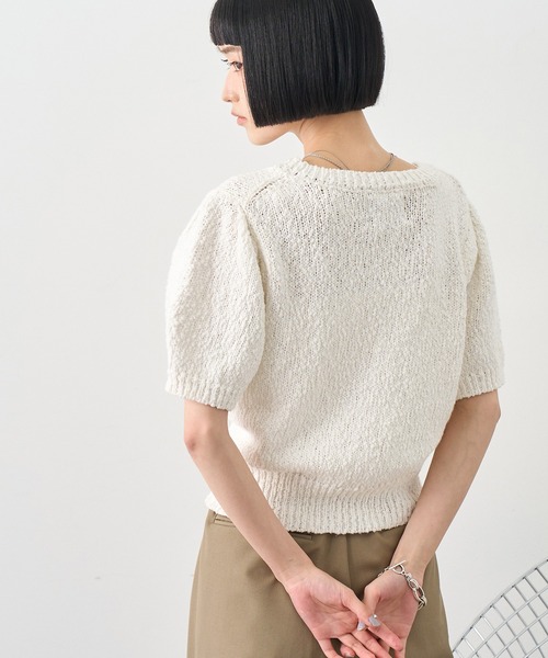NOGLE(ノグル)の「【NOGLE/ノグル】スラブヤーンパフスリーブニットトップス(ニット/セーター・レディース・レッド/ホワイト/チャコールグレー・FREE)」の7枚目の写真