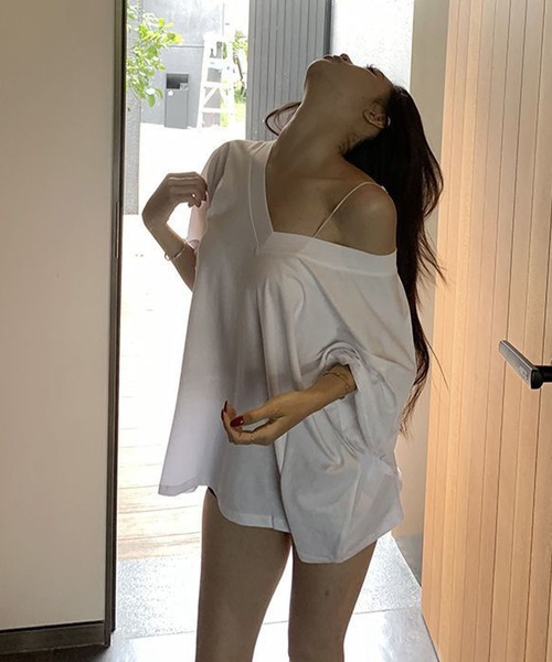 meJane(ミージェーン)の「Vネック オフショルライク ビッグTシャツ(Tシャツ/カットソー・レディース・ホワイト/チャコールグレー/ブラック・FREE)」の6枚目の写真