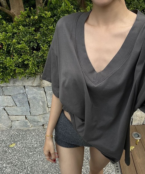 meJane(ミージェーン)の「Vネック オフショルライク ビッグTシャツ(Tシャツ/カットソー・レディース・ホワイト/チャコールグレー/ブラック・FREE)」の19枚目の写真