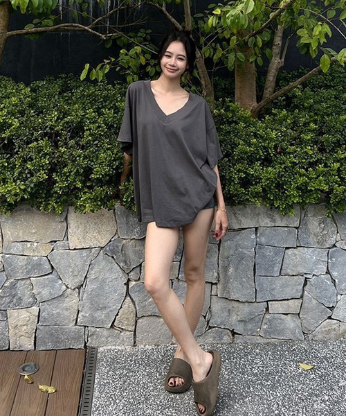 meJane(ミージェーン)の「Vネック オフショルライク ビッグTシャツ(Tシャツ/カットソー・レディース・ホワイト/チャコールグレー/ブラック・FREE)」の16枚目の写真