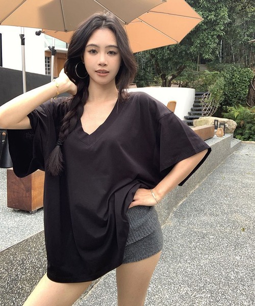 meJane(ミージェーン)の「Vネック オフショルライク ビッグTシャツ(Tシャツ/カットソー・レディース・ホワイト/チャコールグレー/ブラック・FREE)」の11枚目の写真