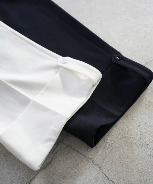 cle blatt(クレブラット)の「ロールアップワイドパンツ(その他パンツ・レディース・オフホワイト/ネイビー・MEDIUM/SMALL)」の15枚目の写真
