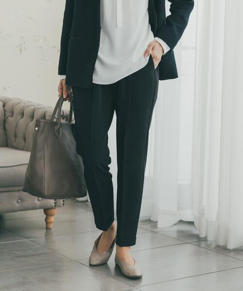 URBAN RESEARCH DOORS（アーバンリサーチドアーズ）の「ストレッチテーパードイージーパンツ｜春服/キレイめ/ウエストゴム/オフィスカジュアル/通勤（その他パンツ・レディース・ライトベージュ/ネイビー・SMALL/X-SMALL/MEDIUM）」の2枚目の写真