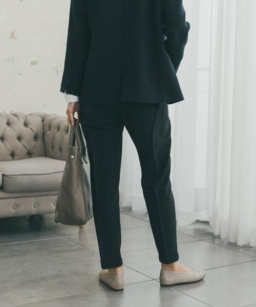 URBAN RESEARCH DOORS（アーバンリサーチドアーズ）の「ストレッチテーパードイージーパンツ｜春服/キレイめ/ウエストゴム/オフィスカジュアル/通勤（その他パンツ・レディース・ライトベージュ/ネイビー・SMALL/X-SMALL/MEDIUM）」の3枚目の写真
