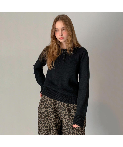 VASCARA(バスカラ)の「Essential Snap Collar Knitwear (3colors)(ニット/セーター・レディース・ブラック/レッド/ベージュ・FREE)」の4枚目の写真