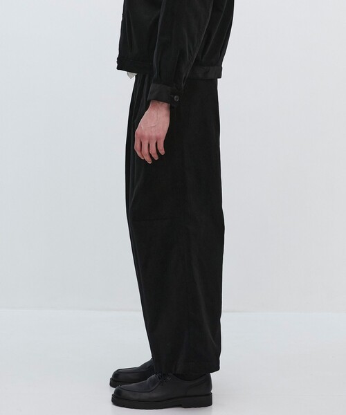 UNITED TOKYO（ユナイテッドトウキョウ）の「【数量限定】BRISBANE MOSS コーデュロイ バギースラックス（その他パンツ・メンズ・ダークブラウン/ブラック・2/1）」の8枚目の写真