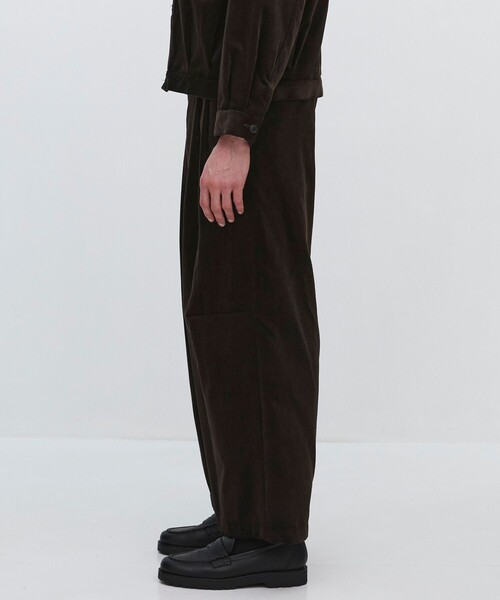 UNITED TOKYO（ユナイテッドトウキョウ）の「【数量限定】BRISBANE MOSS コーデュロイ バギースラックス（その他パンツ・メンズ・ダークブラウン/ブラック・2/1）」の11枚目の写真