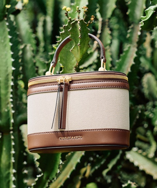 CHARLES & KEITH」 ショルダーバッグ M チョコ レディース
