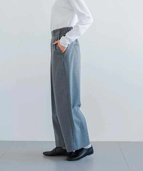 D(ディー)の「サマーウールのワイドドレスパンツ(その他パンツ・レディース・ブラック/グレー・MEDIUM)」の2枚目の写真