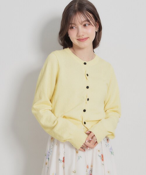 couture brooch(クチュールブローチ)の「クロスボタンカーディガン(カーディガン/ボレロ・レディース・ライトイエロー系/ライトグレー/パープル・38)」の11枚目の写真