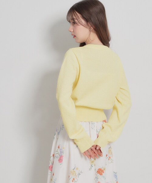 couture brooch(クチュールブローチ)の「クロスボタンカーディガン(カーディガン/ボレロ・レディース・ライトイエロー系/ライトグレー/パープル・38)」の13枚目の写真