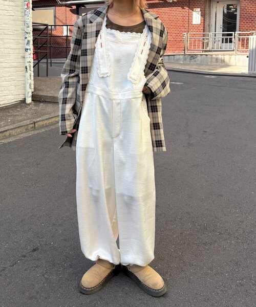 CIAOPANIC TYPY（チャオパニックティピー）の「【HELLO.SANFRANCISCO/ハローサンフランシスコ】レースサテンオーバーオール（サロペット/オーバーオール・レディース・ホワイト/ブラック・ONE SIZE）」の3枚目の写真