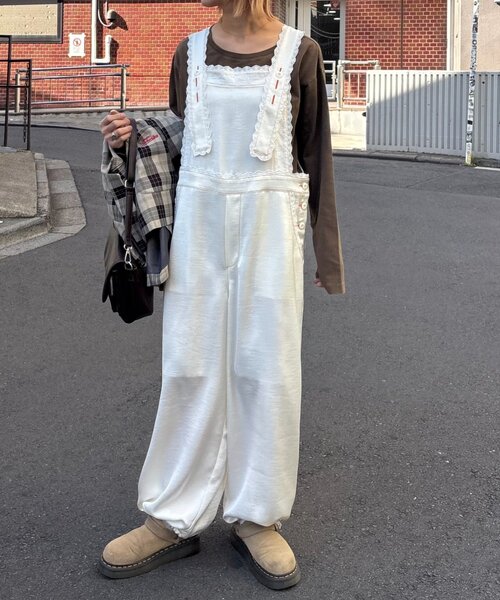 CIAOPANIC TYPY（チャオパニックティピー）の「【HELLO.SANFRANCISCO/ハローサンフランシスコ】レースサテンオーバーオール（サロペット/オーバーオール・レディース・ホワイト/ブラック・ONE SIZE）」の4枚目の写真