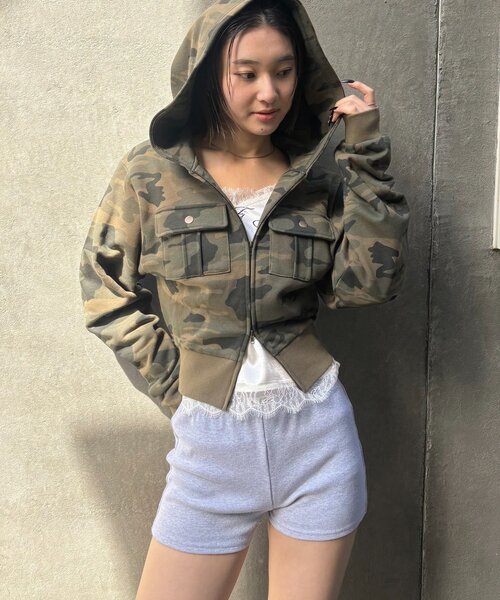 WHO'S WHO gallery（フーズフーギャラリー）の「フラップショートジップフーディ（パーカー・レディース・チャコールグレー/アイボリー/カーキ・FREE）」の16枚目の写真