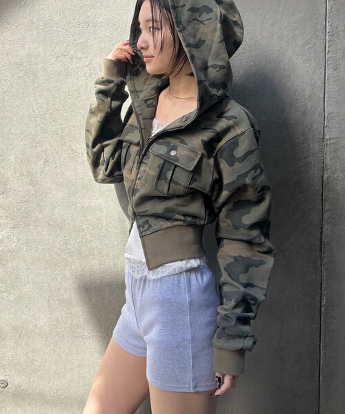 WHO'S WHO gallery（フーズフーギャラリー）の「フラップショートジップフーディ（パーカー・レディース・チャコールグレー/アイボリー/カーキ・FREE）」の17枚目の写真