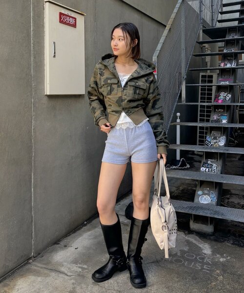 WHO'S WHO gallery（フーズフーギャラリー）の「フラップショートジップフーディ（パーカー・レディース・チャコールグレー/アイボリー/カーキ・FREE）」の21枚目の写真