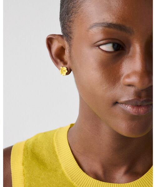 kate spade new york（ケイトスペード ニューヨーク）の「ゴールデン ブルーム フラワー ピアス（ピアス（両耳用）・レディース・イエロー・ONESIZE）」の3枚目の写真