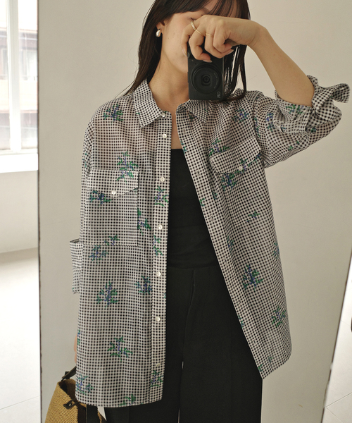SLOBE IENA(スローブイエナ)の「Margaux Dereume × SLOBE cotton silk mix シャツ(シャツ/ブラウス・レディース・ブルー/ブラック系その他・FREE)」の5枚目の写真