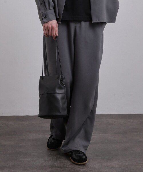 tk.TAKEO KIKUCHI(ティーケータケオキクチ)の「【2WAY】巾着ショルダーバッグ(ショルダーバッグ・メンズ・ブラック/ブラック系4/ブラック系/ホワイト系7・00)」の3枚目の写真