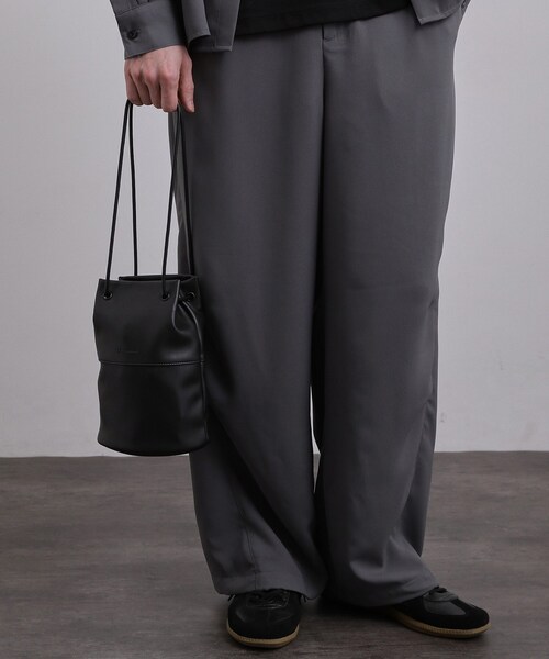 tk.TAKEO KIKUCHI(ティーケータケオキクチ)の「【2WAY】巾着ショルダーバッグ(ショルダーバッグ・メンズ・ブラック/ブラック系4/ブラック系/ホワイト系7・00)」の5枚目の写真