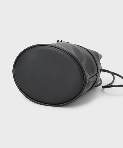 tk.TAKEO KIKUCHI(ティーケータケオキクチ)の「【2WAY】巾着ショルダーバッグ(ショルダーバッグ・メンズ・ブラック/ブラック系4/ブラック系/ホワイト系7・00)」の11枚目の写真