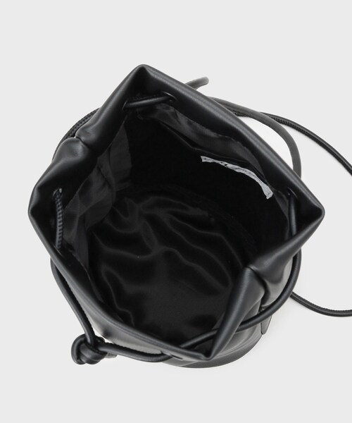 tk.TAKEO KIKUCHI(ティーケータケオキクチ)の「【2WAY】巾着ショルダーバッグ(ショルダーバッグ・メンズ・ブラック/ブラック系4/ブラック系/ホワイト系7・00)」の13枚目の写真