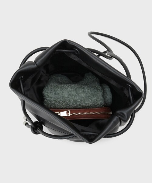 tk.TAKEO KIKUCHI(ティーケータケオキクチ)の「【2WAY】巾着ショルダーバッグ(ショルダーバッグ・メンズ・ブラック/ブラック系4/ブラック系/ホワイト系7・00)」の16枚目の写真