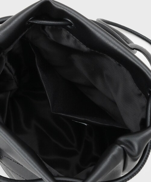tk.TAKEO KIKUCHI(ティーケータケオキクチ)の「【2WAY】巾着ショルダーバッグ(ショルダーバッグ・メンズ・ブラック/ブラック系4/ブラック系/ホワイト系7・00)」の17枚目の写真