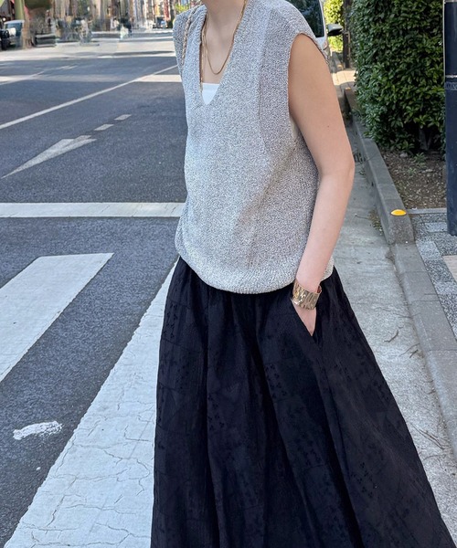 LBC（エルビーシー）の「ミニブークレ2WAYジレ（ニット/セーター・レディース・ブルー/その他1/チャコール/ベージュ・M）」の3枚目の写真