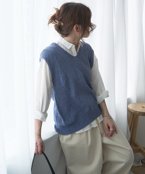 LBC（エルビーシー）の「ミニブークレ2WAYジレ（ニット/セーター・レディース・ブルー/その他1/チャコール/ベージュ・M）」の4枚目の写真