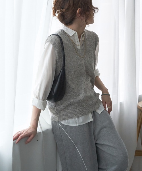 LBC（エルビーシー）の「ミニブークレ2WAYジレ（ニット/セーター・レディース・ブルー/その他1/チャコール/ベージュ・M）」の9枚目の写真