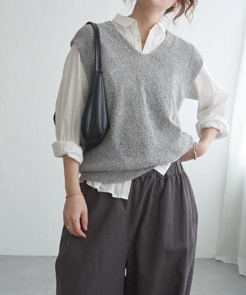 LBC（エルビーシー）の「ミニブークレ2WAYジレ（ニット/セーター・レディース・ブルー/その他1/チャコール/ベージュ・M）」の5枚目の写真