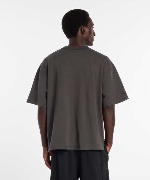 NEW BALANCE（ニューバランス）の「NB GREY プレミアムTシャツ（Tシャツ/カットソー・メンズ・ホワイト/ブラック/ダークブラック・X-LARGE/LARGE/MEDIUM/SMALL/XX-LARGE）」の8枚目の写真