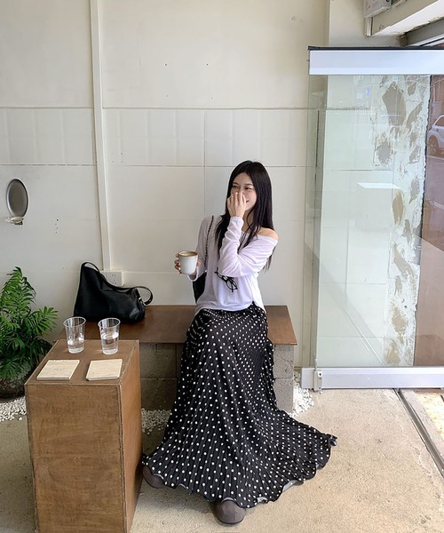 Doula Doula（ドゥーラドゥーラ）の「プリントプリーツロングスカート（スカート・レディース・ベージュ/ブラック・FREE）」の5枚目の写真