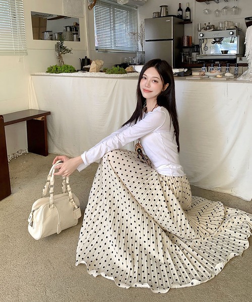 Doula Doula（ドゥーラドゥーラ）の「プリントプリーツロングスカート（スカート・レディース・ベージュ/ブラック・FREE）」の13枚目の写真