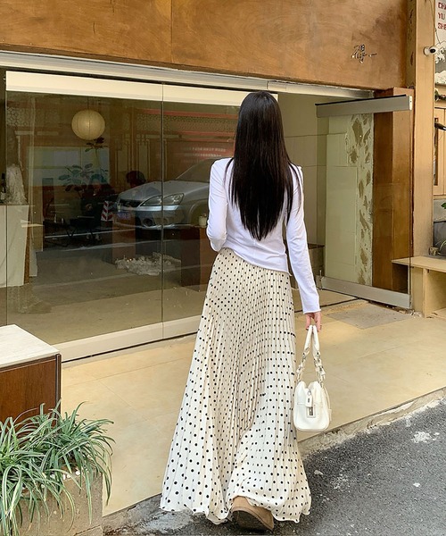 Doula Doula（ドゥーラドゥーラ）の「プリントプリーツロングスカート（スカート・レディース・ベージュ/ブラック・FREE）」の14枚目の写真