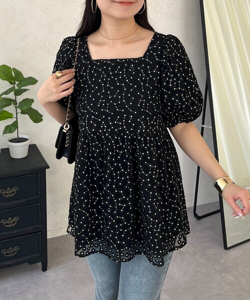 prose verse（プロズヴェール）の「フラワーチュールレースペプラムブラウス（シャツ/ブラウス・レディース・オフホワイト/ブラック・LARGE/MEDIUM）」の2枚目の写真