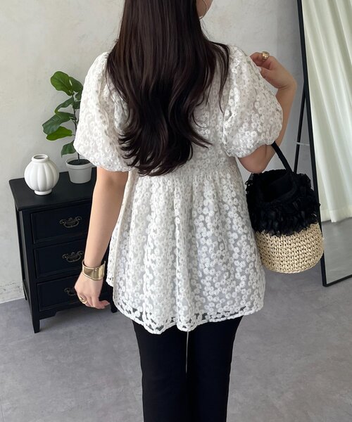 prose verse（プロズヴェール）の「フラワーチュールレースペプラムブラウス（シャツ/ブラウス・レディース・オフホワイト/ブラック・LARGE/MEDIUM）」の14枚目の写真