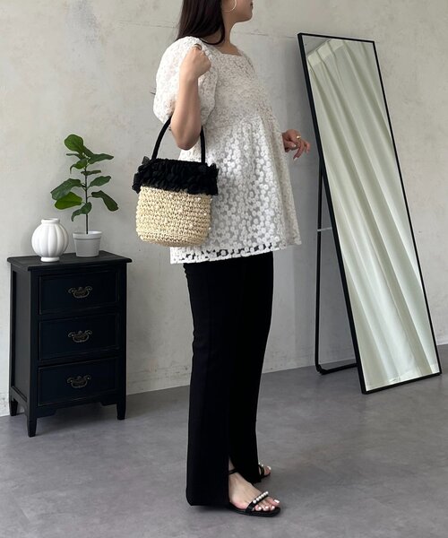 prose verse（プロズヴェール）の「フラワーチュールレースペプラムブラウス（シャツ/ブラウス・レディース・オフホワイト/ブラック・LARGE/MEDIUM）」の22枚目の写真